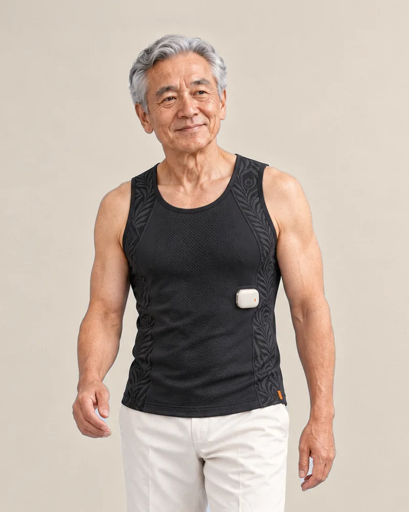 Man wearing the Breather Vest in Black